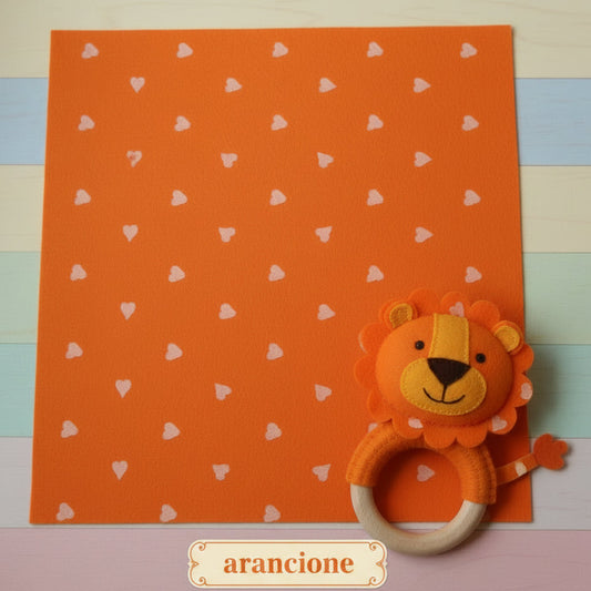 arancione pannolenci fantasia stampato cuoricini feltro morbido e sottile Stafil uso cucito creativo giochi tattili bebè leoncino