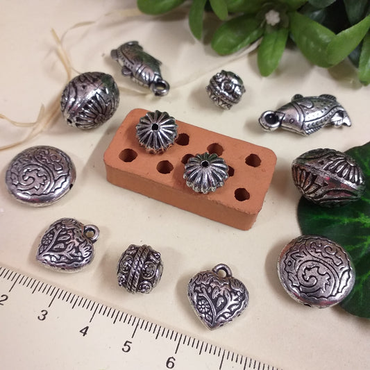perline e ciondoli anellino fai da te bigiotteria bijoux foro grande ad uso creare con perle metalliche pietre metallo resina gioielli borse uncinetto