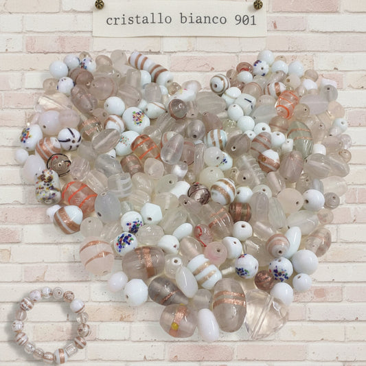 cristallo trasparente e bianco vendita sfuse a mezzo chilo perle miste colorate decorative bigiotteria collane bijoux tipo veneziano murano decorate avventurina fiorellini