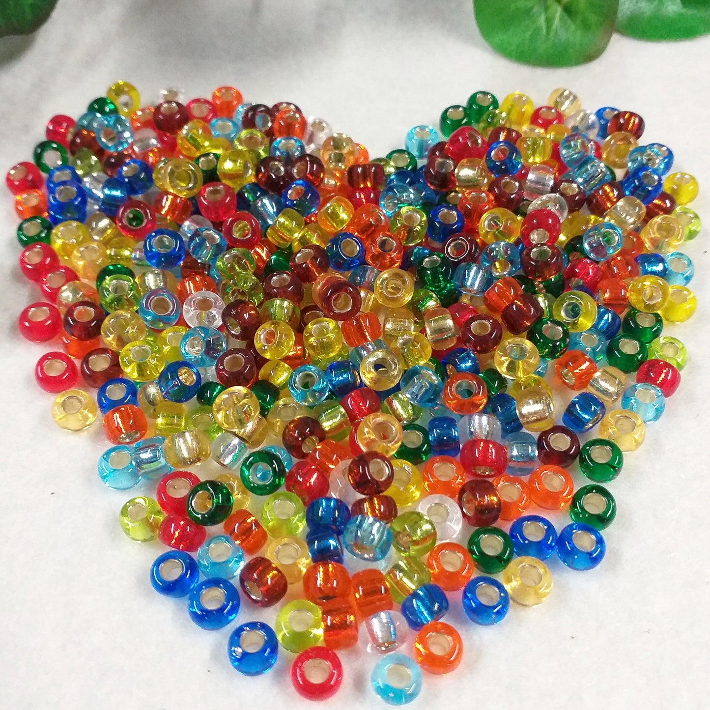 giallo verde blu rosso azzurro colorate miste di colori perline grandi di vetro silver lined interno argentato 5 mm 5/0 foro 1.5 mm perle rocailles di conteria per creare braccialetti dell'amicizia lavorare cotone uncinetto e fare pistilli fiori