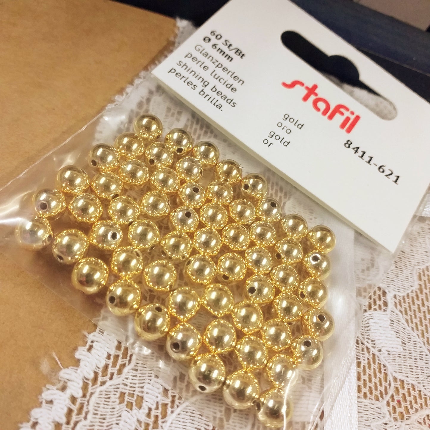 60 pezzi forma sferette palline 6 mm diametro glanzperlen perle lucide shining beads perles brillant stafil 8411-621 colore oro gold perle metallizzate con foro perline per ricamo gioielli bijoux di bigiotteria fai da te