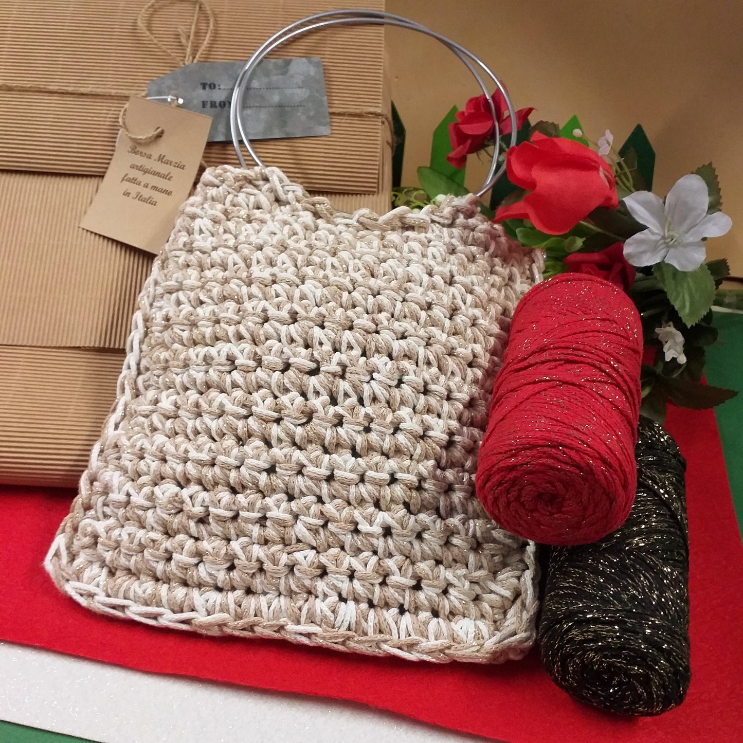 nero e rosso lurex Borsa Marzia artigianale fatta a mano in Italia uncinetto crochet bag pochette di corda cotone green macramè cordino manici cerchio metallo colore argento uso borsetta da giorno sera elegante cerimonia