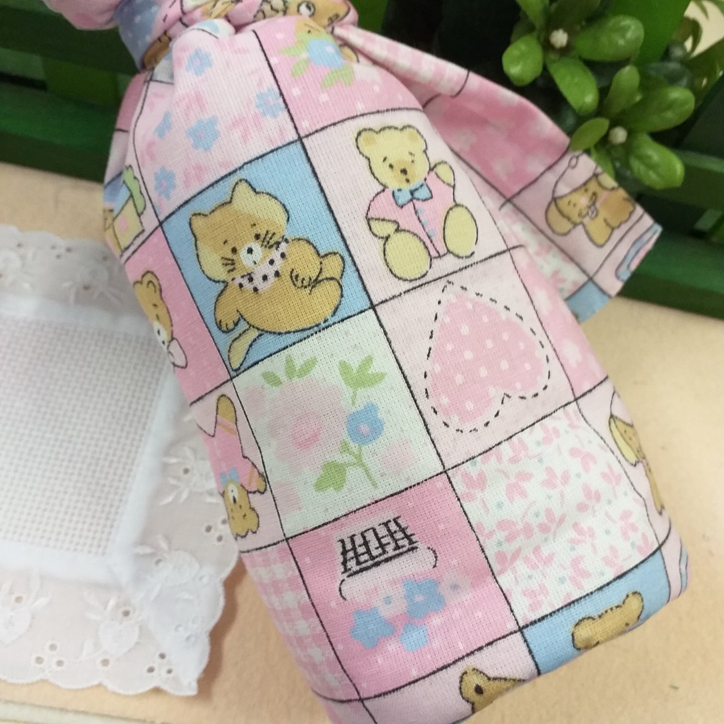 gattino fiori cuoricino orsetto porta biberon neonato trapuntato stoffa fantasia giocattoli applicazione tela aida da ricamo punto croce pizzo sangallo