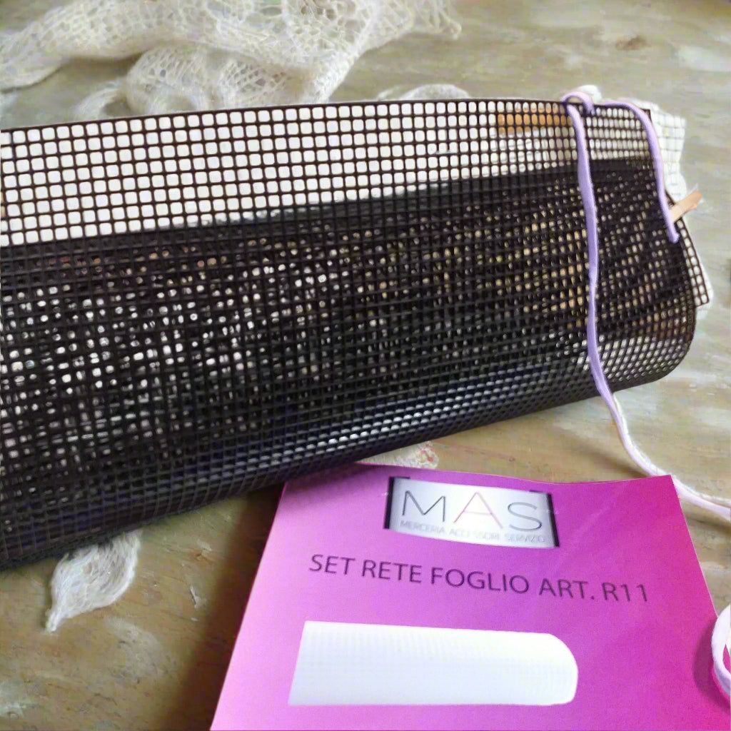 canovaccio foglio 42 x 60 cm quadratino rete 5 mm plastica canvas nera indurente per borse uncinetto o mezzo punto croce come pochette borsellini shopper telaio per lavori di tessitura