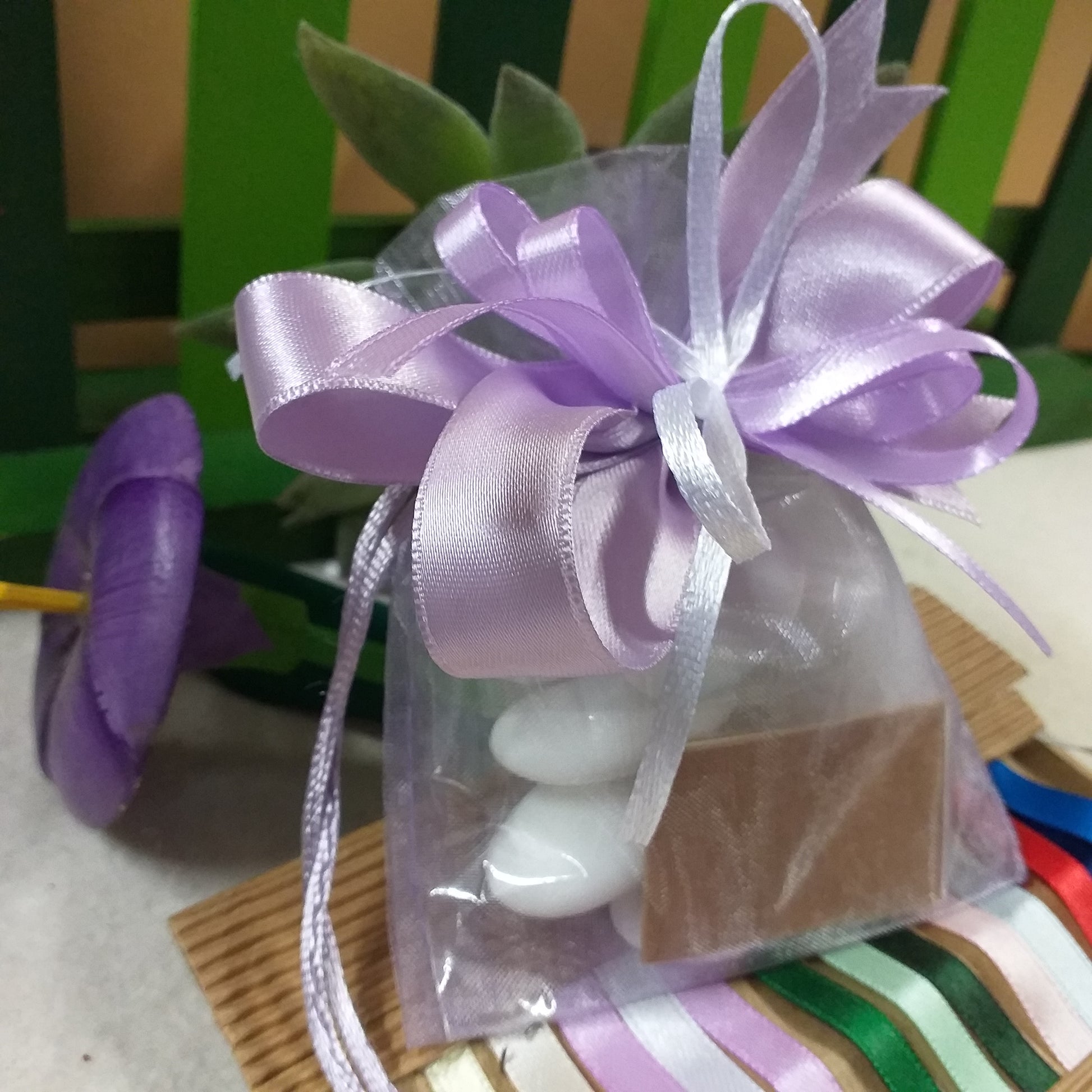 glicine-lilla colore lavanda bustina organza sacchettino portaconfetti confezionato 5 italian confetti bigliettino bomboniere kraft laurea Comunione Cresima matrimonio Babyshower Battesimo nascita bebè femminuccia bambina