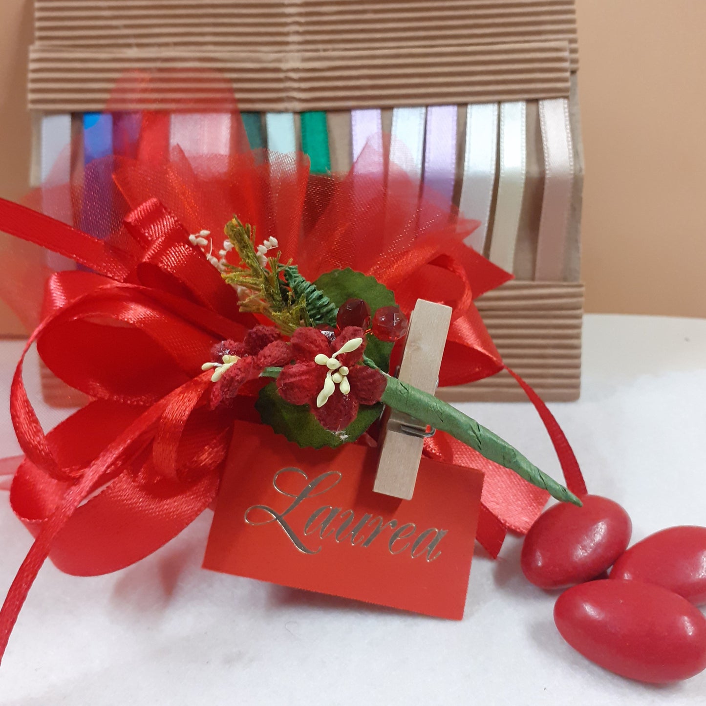 sacchettino economico tulle laurea fai da te kit e confezionato confetti rossi fiori pinza segnaposto Italian bomboniere scelta colori