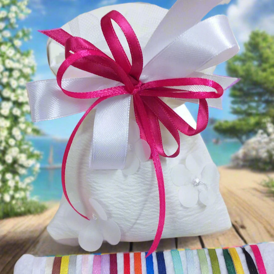 bianco fucsia bottoniera o altri colori sacchetto bianco organza imbottito portaconfetti matrimonio comunione cresima coccarda fiocco nastro confezionato confetti o vendita in kit confezionamento fai da te uso portariso portalavanda bomboniere