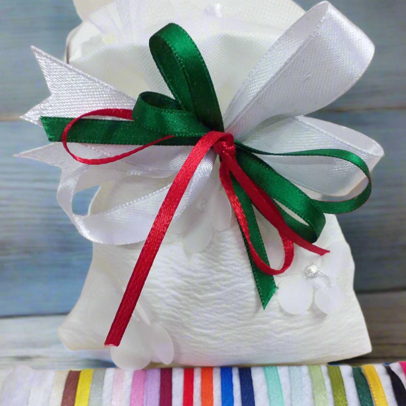 tricolore bianco rosso verde o altri colori sacchetto bianco organza imbottito portaconfetti matrimonio comunione cresima coccarda fiocco nastro confezionato confetti o vendita in kit confezionamento fai da te uso portariso portalavanda bomboniere