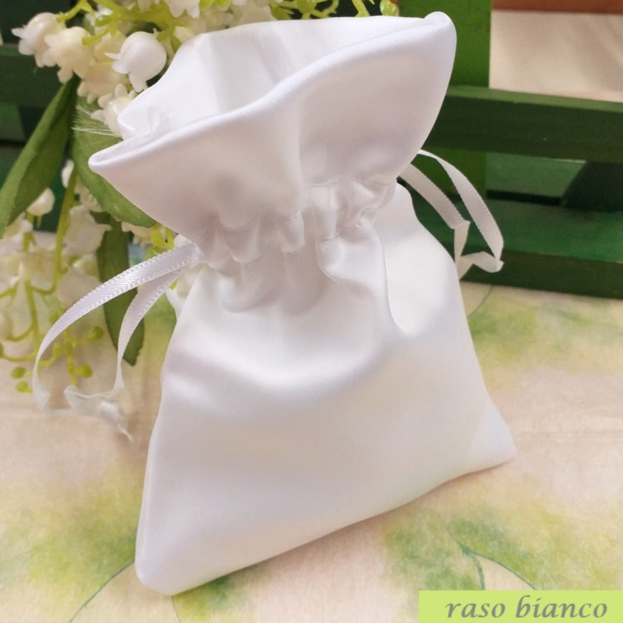 sacchetto di tessuto bianco raso satin per confetti bomboniera uso confezionamento portaconfetti matrimonio anniversario di nozze 25 e 50 anni Prima Comunione Santa Cresima e portalavanda profumatore armadi ideale composizione fiori mughetti