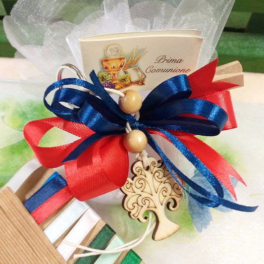 sacchettino confetti bianco nastro coccarda rosso blu bomboniere albero della vita portachiavi legno green confezionata o kit fai da te confetti bigliettino tulle ideale per anniversario matrimonio cerimonia Comunione Cresima bimbo Battesimo