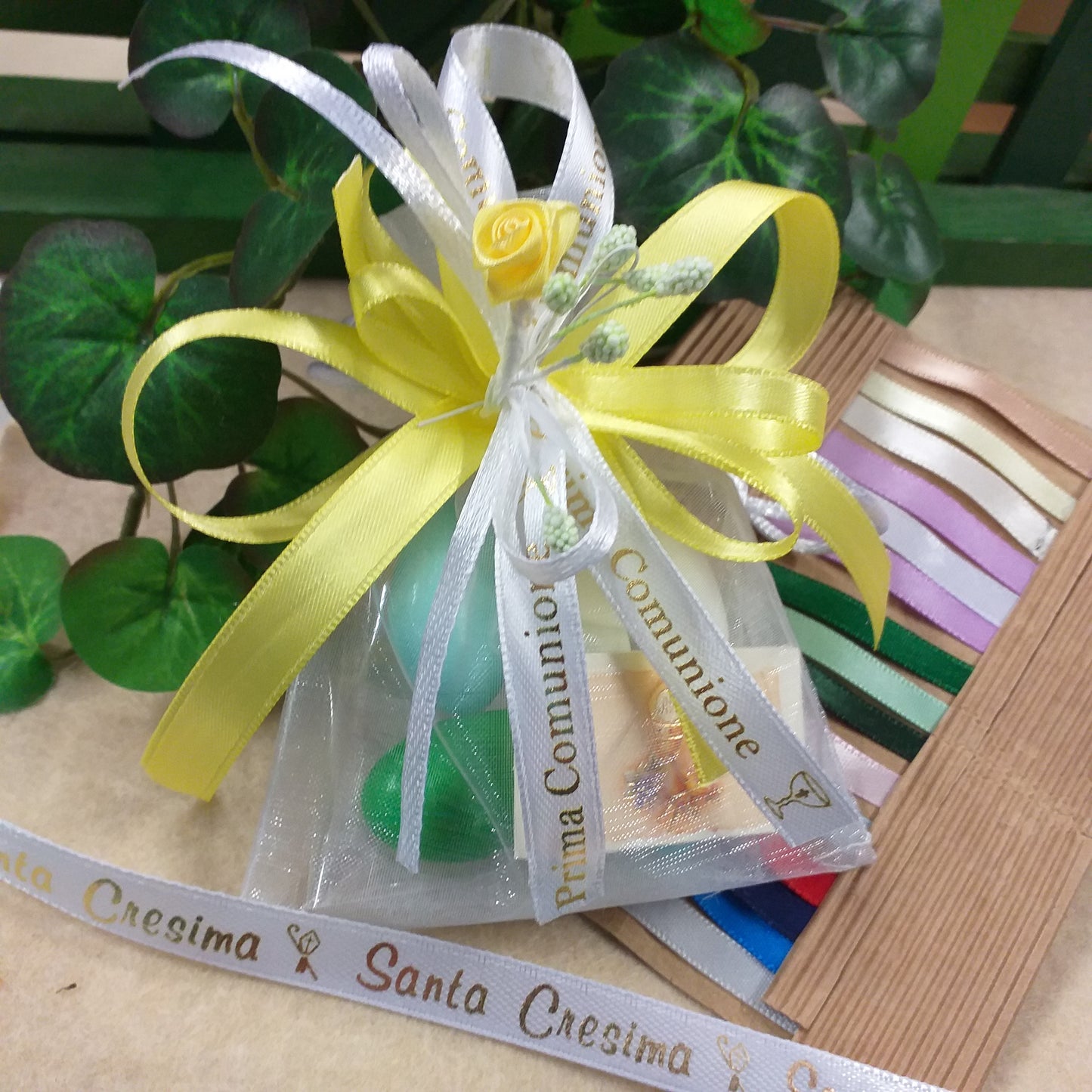 sacchetto Comunione Cresima con scritta dorata simboli Calice Mitria Croce confezionato confetti Italian e fiori bomboniere oppure altri colori kit fai da te