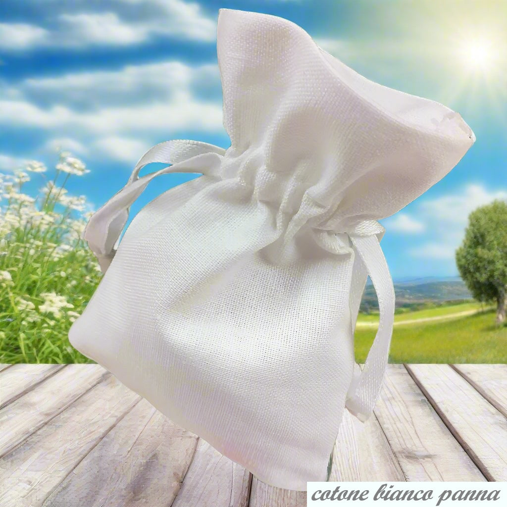 bustina economica 9 x 12 cm di cotone sacchetto bianco per confetti bomboniera di tessuto uso portaconfetti portalavanda con nastrino tirante portariso sposi matrimonio packaging fiori secchi profumati semi di piantine erboristeria
