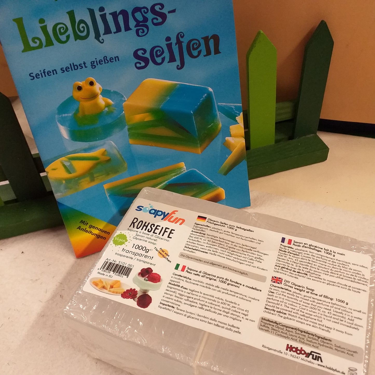 Meine LIeblings-seifen manuale per creare in casa fai da te sapone e saponette con base glicerina soapyfun Rohseife da 1000 grammi trasparente di HobbyFun-Stafil