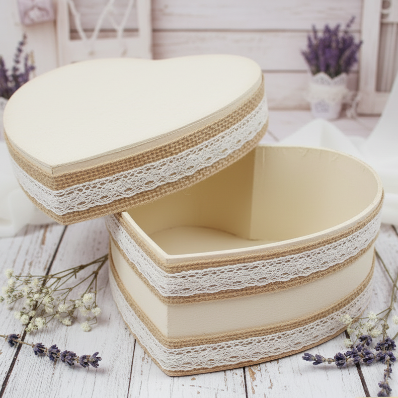 idea fai da te rivestire cuore forma piccole cappelliere scatole cartone per decorare decoupage scatoline confezionamento regali pasquali natalizi bomboniere packaging applicazioni tessuto festa della mamma ricamo san valentino