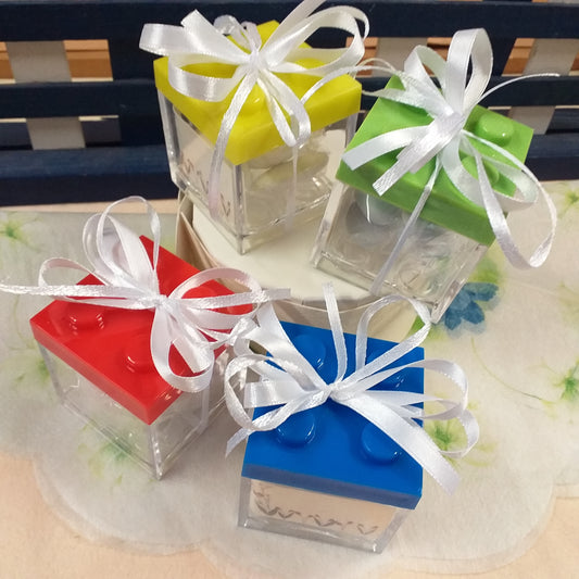 tappo rosso laurea blu giallo verde comunione cresima di scatolina portaconfetti forma mattoncino plexiglass plastica per bomboniere confezionate confetti