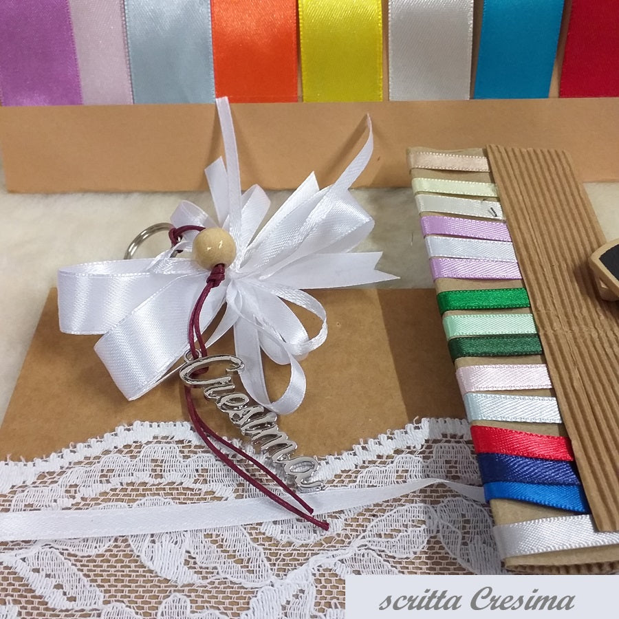 bianco o colorato coccarda con portachiavi Comunione Cresima simboli scritta metallo targhetta ciondolo cordino perline palline segnaposto confezionato o kit fai da te
