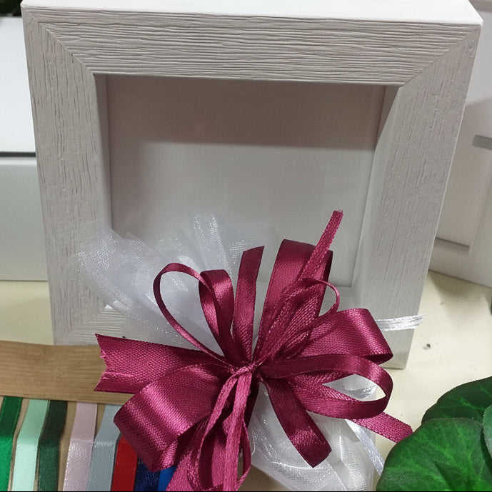 packaging confetti bianco bordeaux di cornice portafoto legno shabby bianca quadretto quadrato made in italy artigianale uso bomboniera articoli regalo natale souvenir ricordini