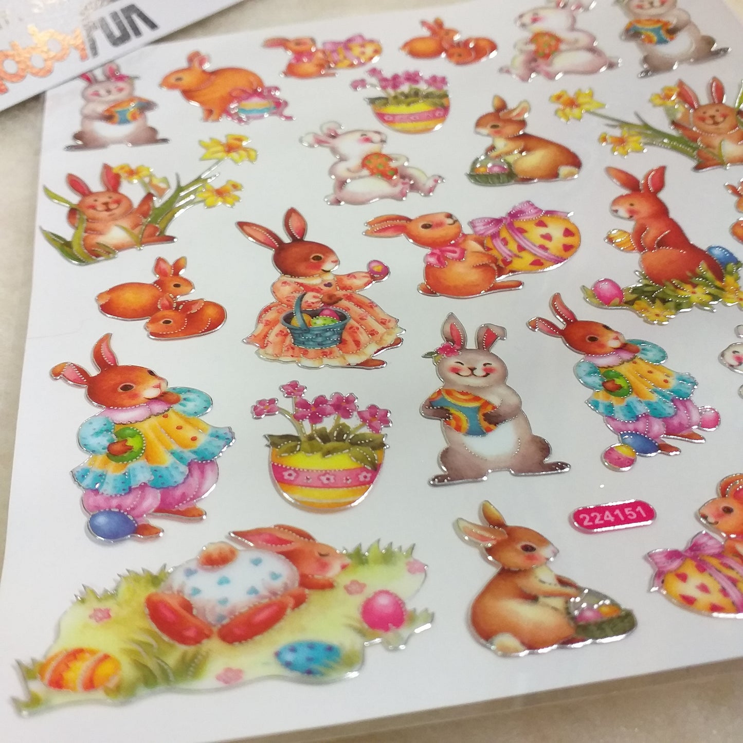 HobbyFun coppia stickers coniglietti pasqua fiori narciso ciclamino uova ovetti colorati tag adesivi etichette chiudipacco per segnaposto addobbi decorazioni