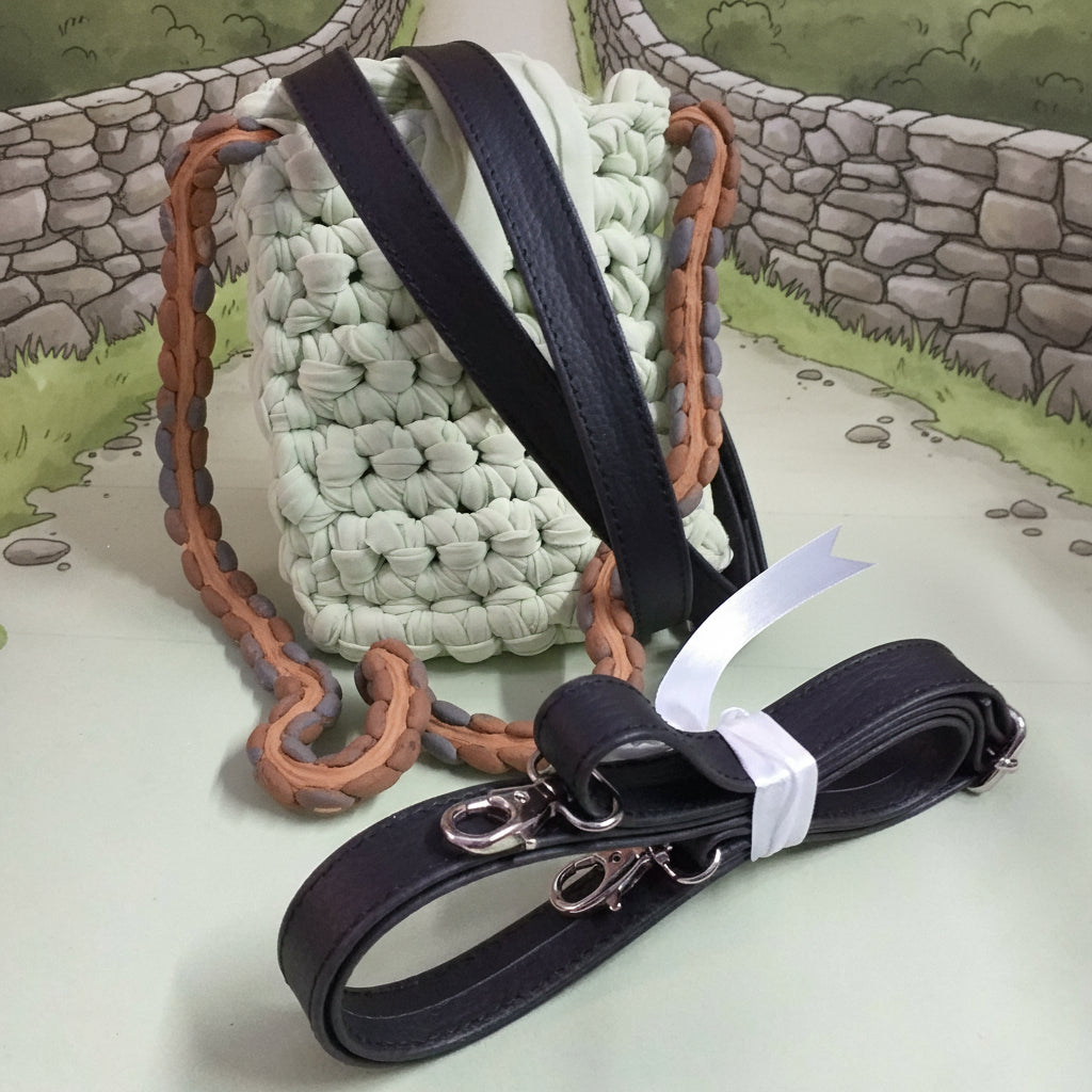 tracolla ecopelle nero di ricambio con regolatore lunghezza moschettoni ganci per borse uncinetto artigianali fai da te fettuccia pochette da sera o cerimonia portacellulare