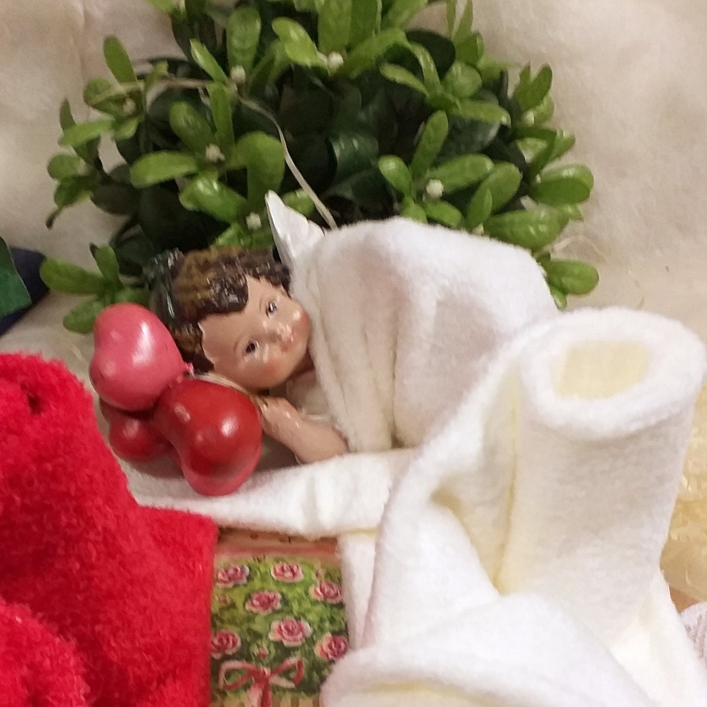 come allestire vetrina san valentino con tubolare ciniglia peluche bianco angioletto cuoricini uso cucito creativo pupazzeria bambole ricordini regalini personalizzati festa della mamma