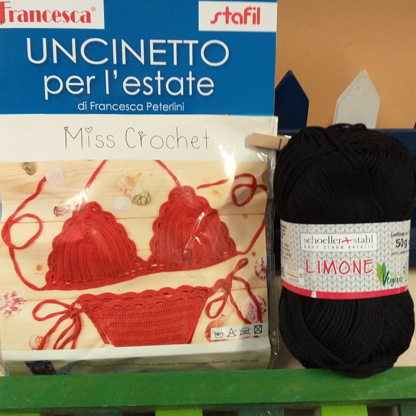 gomitolo filato vegano colore nero Stafil-Schoeller limone e Uncinetto crochet creativo per l'estate schemi facili moderni manuale libretto per realizzare capi d'abbigliamento di cotone grosso per spiaggia mare costume bikini da bagno top magliette canotta