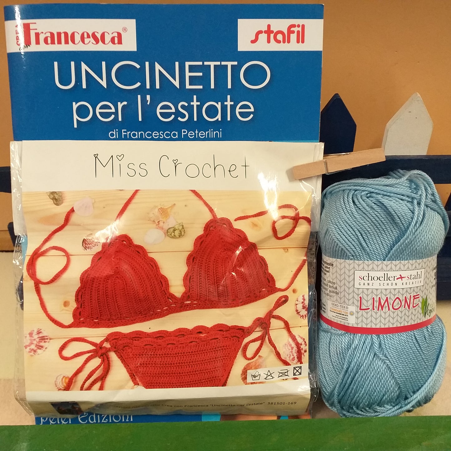 gomitolo filato vegano azzurro celeste Stafil-Schoeller limone e Uncinetto per l'estate schemi facili moderni manuale libretto per realizzare capi d'abbigliamento di cotone grosso per spiaggia mare costume bikini da bagno top magliette canotta