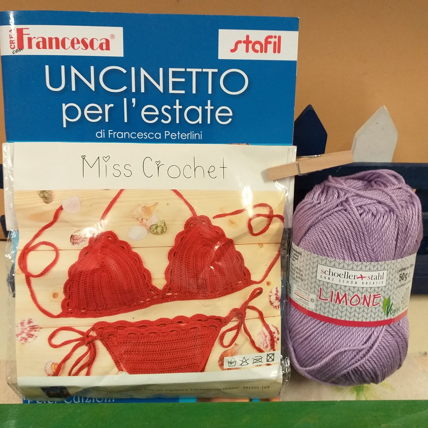 lilla lavanda gomitolo filato vegano Stafil-Schoeller limone e Uncinetto per l'estate schemi facili moderni manuale libretto per realizzare capi d'abbigliamento di cotone grosso per spiaggia mare costume bikini da bagno top magliette canotta