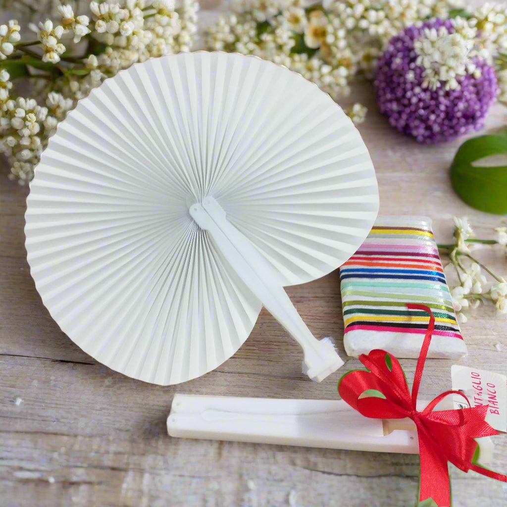 coccarda verde salvia ventaglio carta bianco pieghevole uso allestimento unione civile matrimonio cerimonia comunione cresima estate da decorare o dipingere fai da te personalizzato con o senza fiocco coccarda di nastro