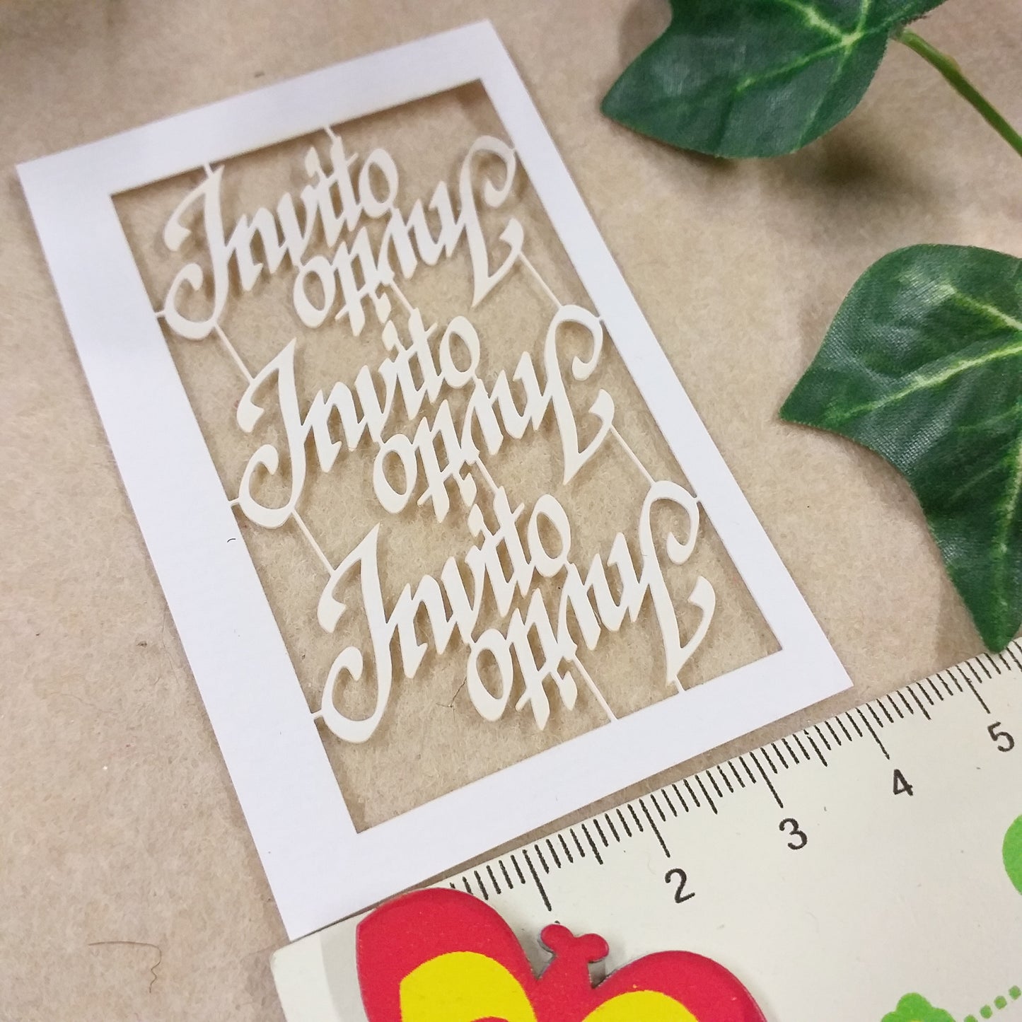 invito tag etichette scritte shop online abbellimenti decorazioni di carta perforati fustellati cartoncino uso papercraft modellismo scrapbooking packaging confezioni regalo biglietti di partecipazioni compleanno
