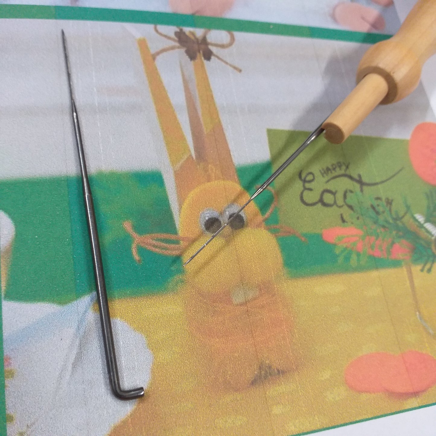 accessori per infeltrimento aghi tecnica infeltrire pupazzi di pezza tessuto feltro stoffa come coniglietto segnaposto pasquale