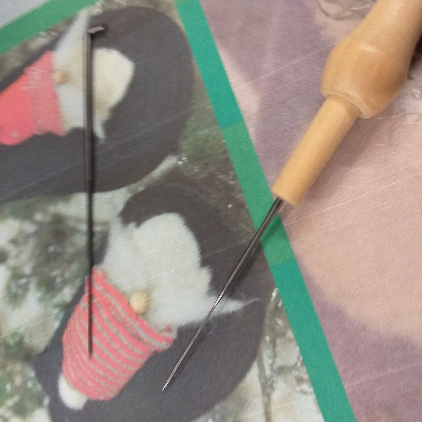 accessori per infeltrimento aghi tecnica infeltrire pupazzi di pezza tessuto feltro stoffa come gnomi ciabatte natalizie