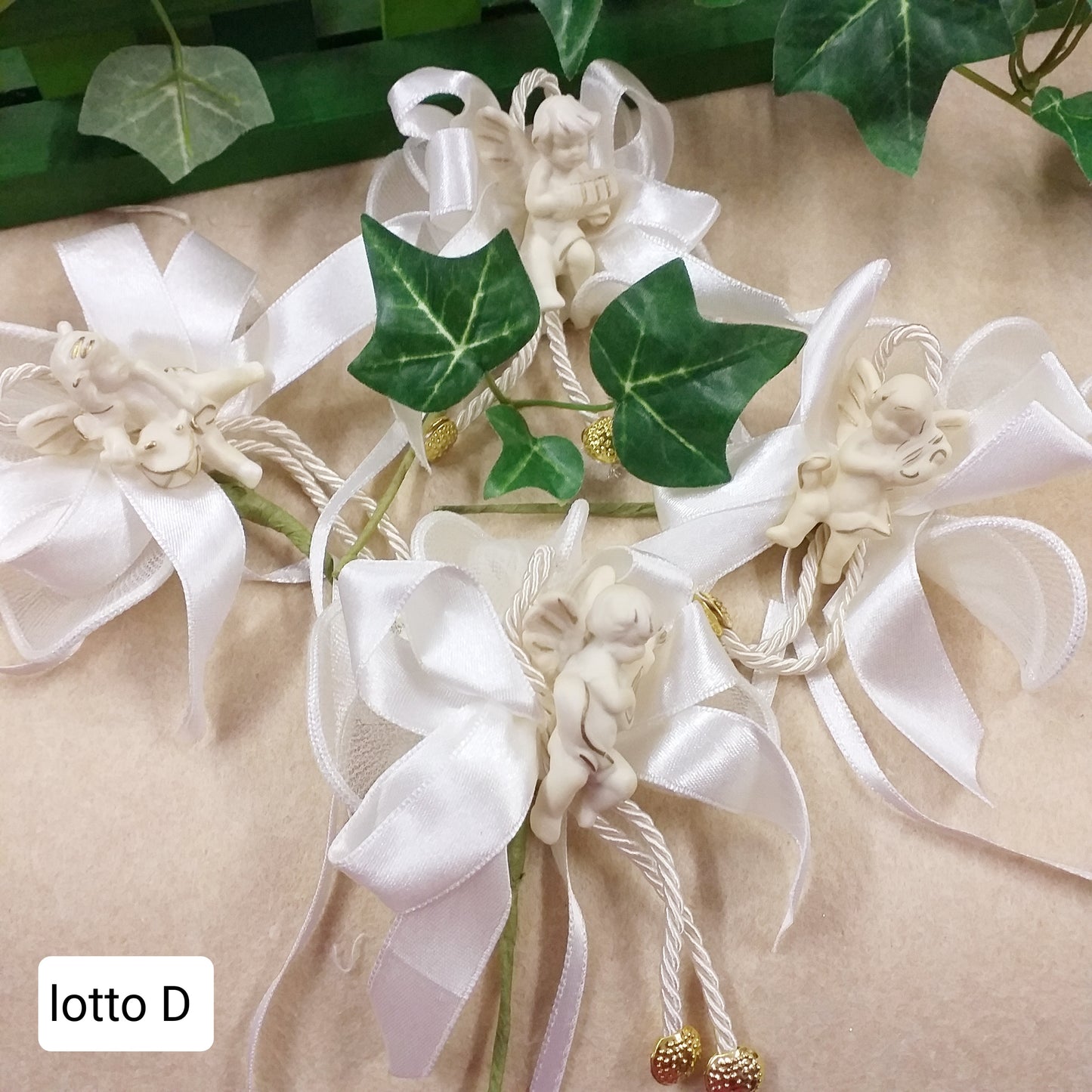 angioletti segnaposto coccarda nastro serie oggetti religiosi sacri simboli stock bomboniere offerte comunione cresima battesimo icone Santo Giorno