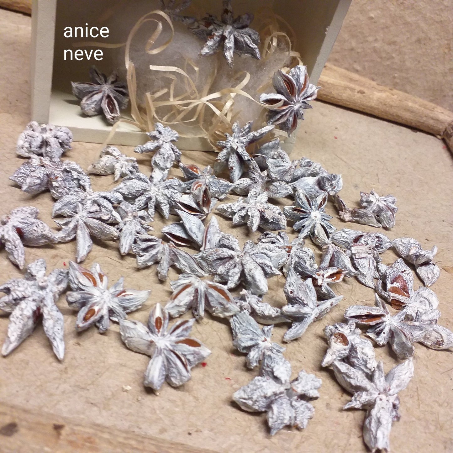 anice stellato innevato con neve spezie decorative biedermeier uso decorazioni natalizie ghirlande fiori bomboniere packaging vetrinistica chiudipacco regalo