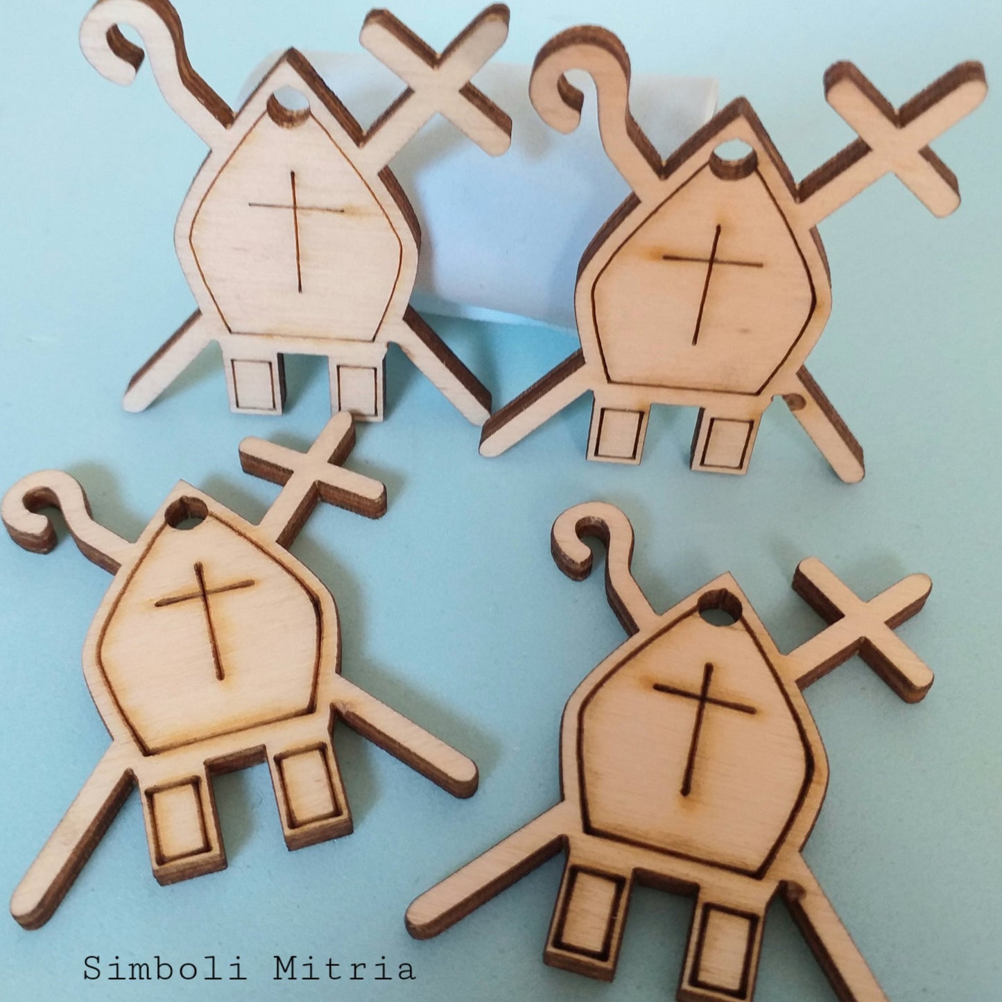 Simboli cresima Mitria vescovile pastorale ciondolo legno fai da te bomboniere decorazioni applicazioni souvenir sacri religiosi icone