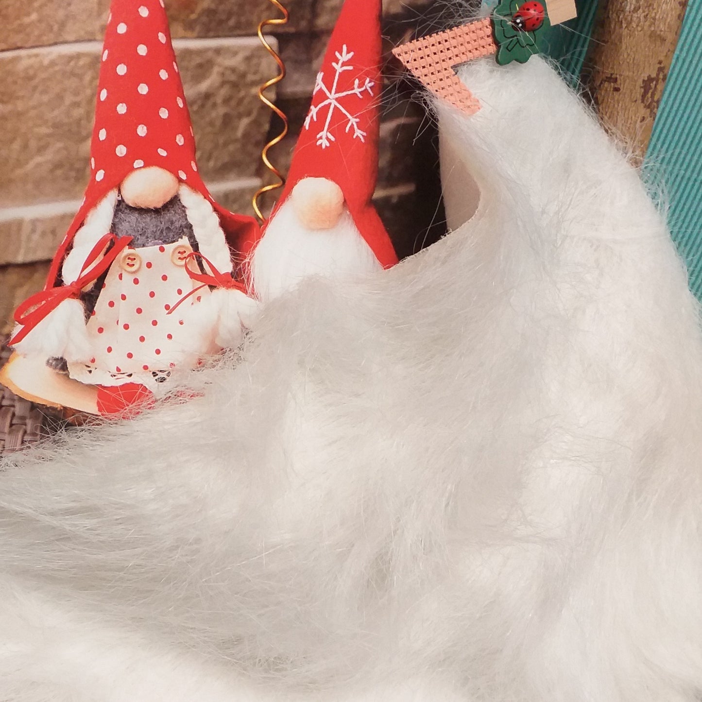 tessuto nastro peluche lungo fai da te gnomi natalizi elfetti del bosco folletti della neve nordici pupazzi babbo natale con pannolenci feltro rosso e barba bianca idee vetrinistica