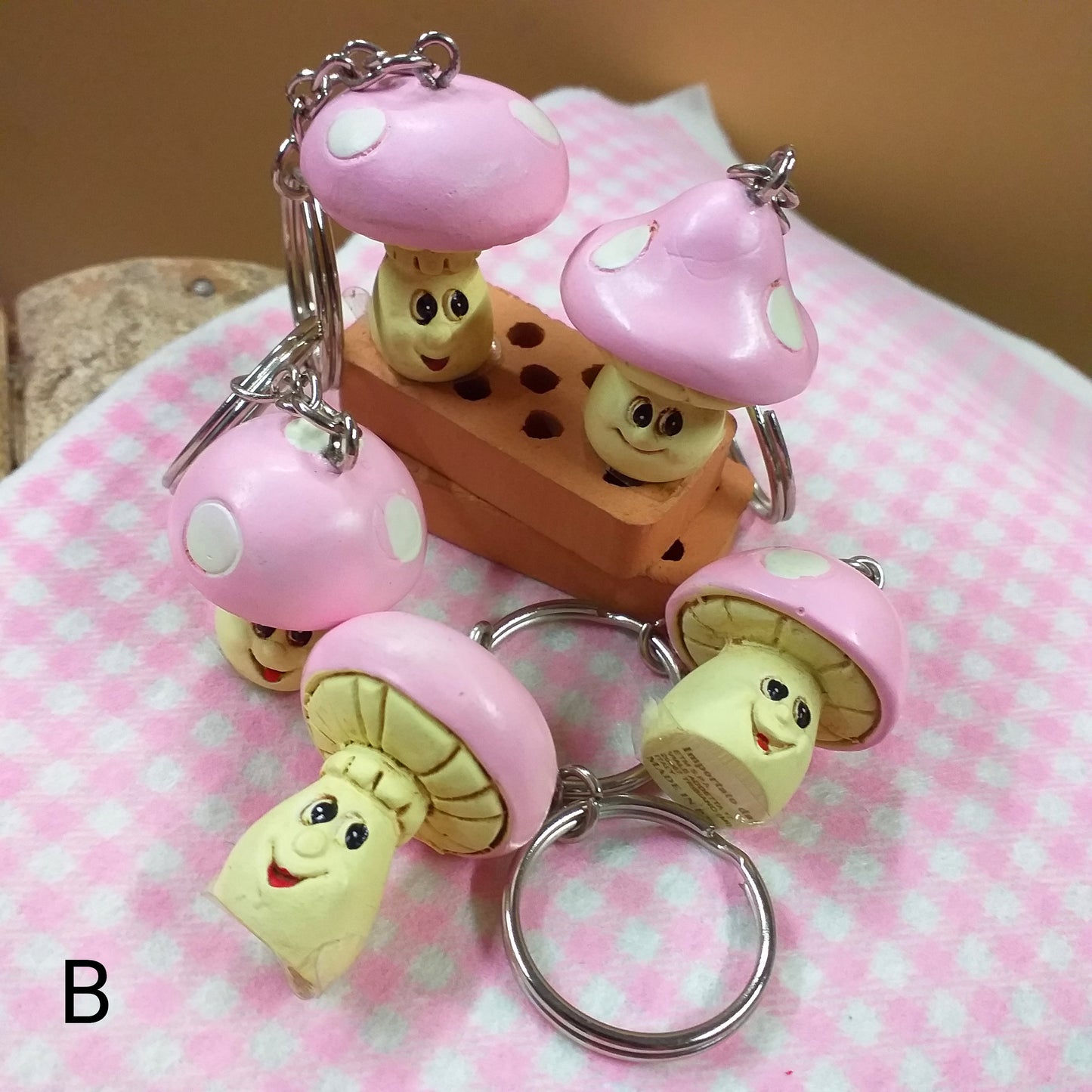 funghetto portachiavi shop online negozio ricordini oggettini regalini bomboniere baby shower nascita Battesimo assortimento rosa bianco