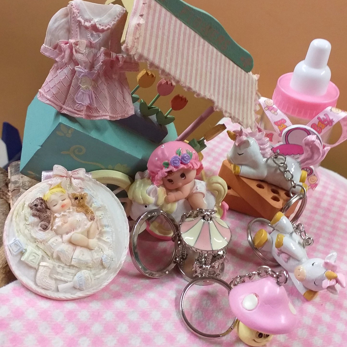 applicazione ciondolo magnete portachiavi portaconfetti shop online negozio ricordini oggettini regalini bomboniere baby shower nascita Battesimo assortimento rosa bianco verde