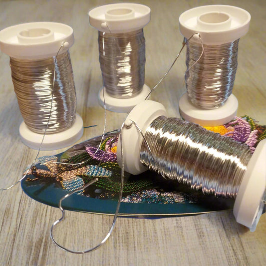 rotoli bobine fili argentati uso creazioni fiori perline bigiotteria gioielli collane bijoux composizioni fioristi hobby creativi
