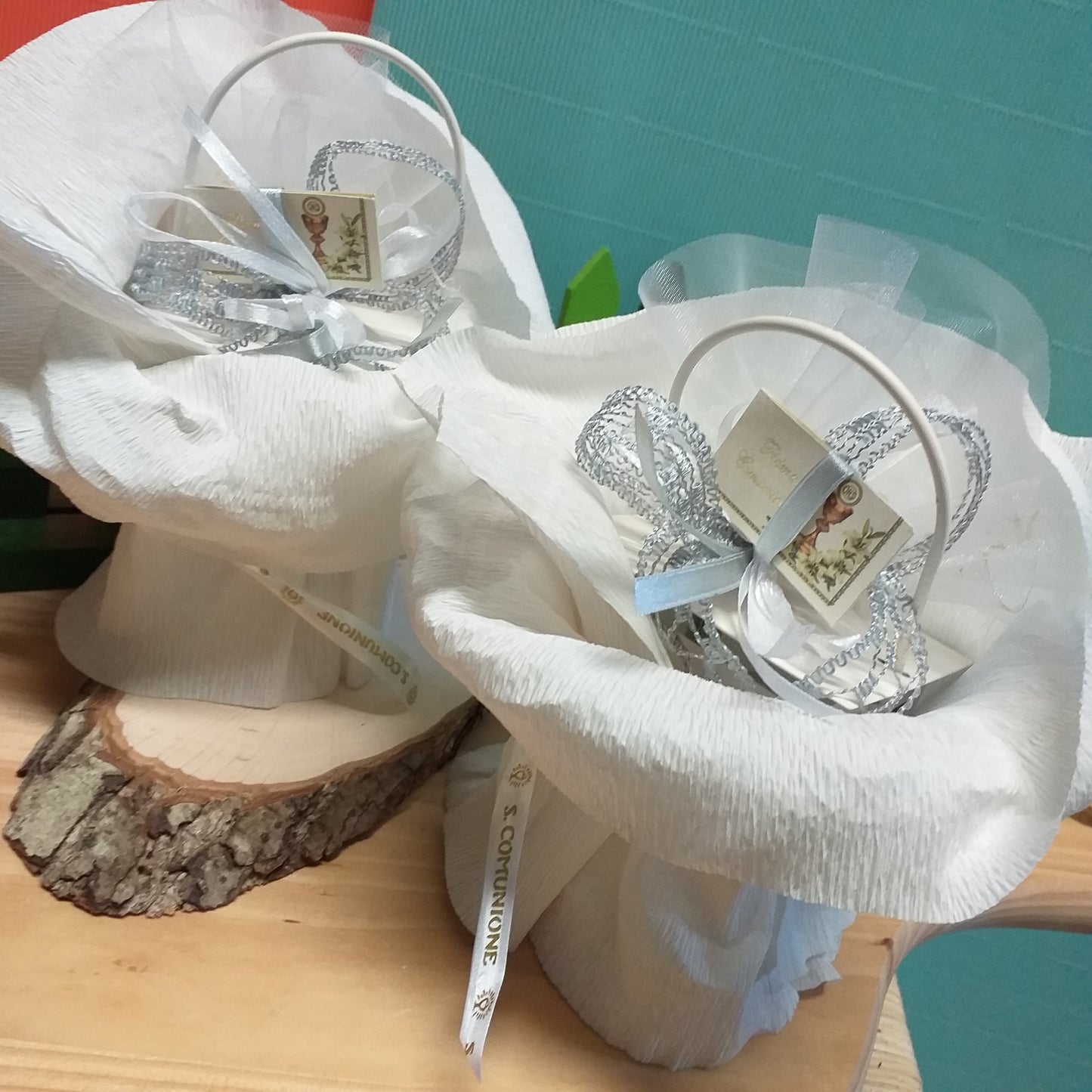 grigio bianco bomboniera lanterna metallo confezionata Comunione Cresima Battesimo matrimonio albero della vita confetti e bigliettino modello piantina di carta crespata