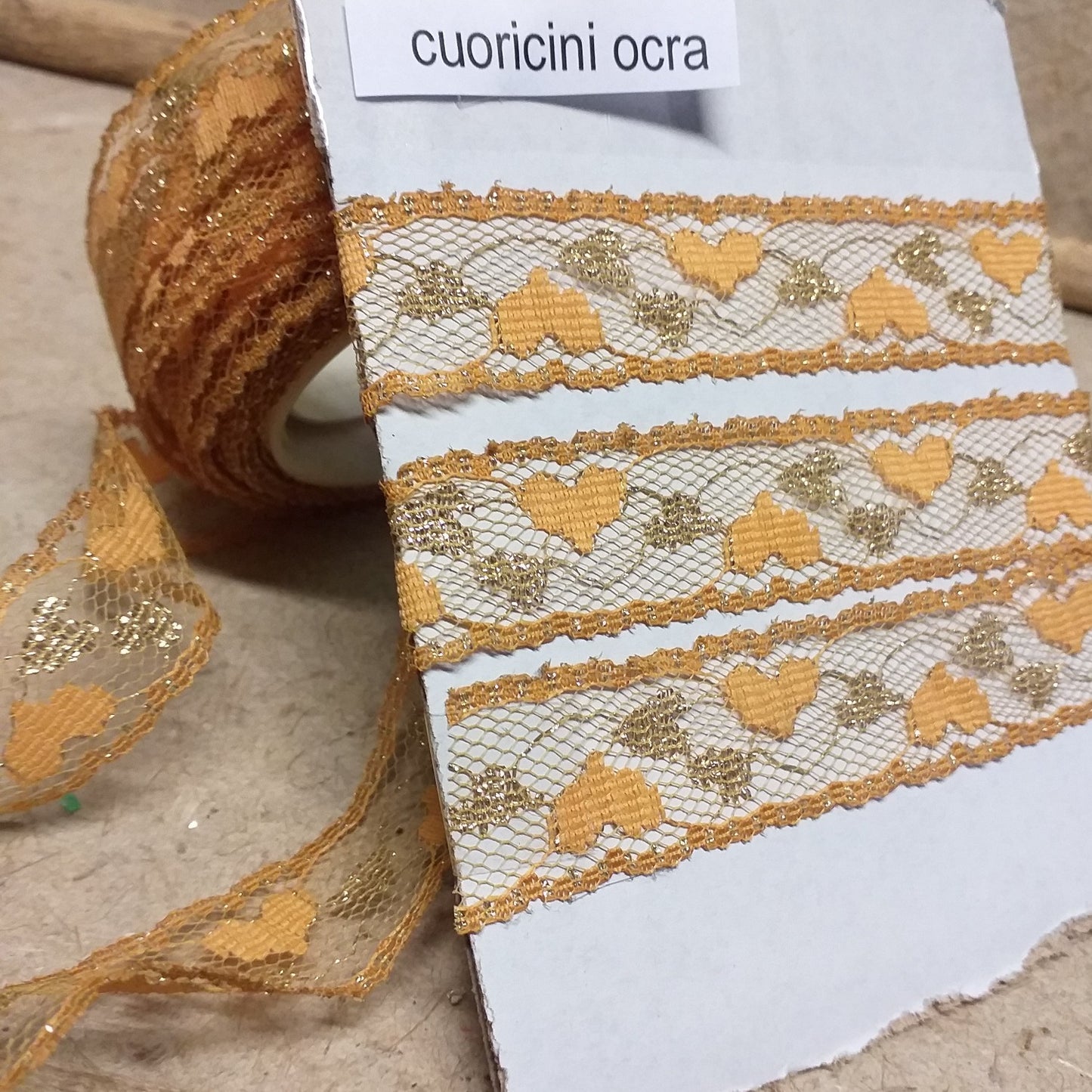 pizzo giallo ocra cuoricini passamaneria bordura natalizia nastro bordo uso fai da te bambole di stoffa pezza fiocco nascita cucito creativo sfere palline albero Natale