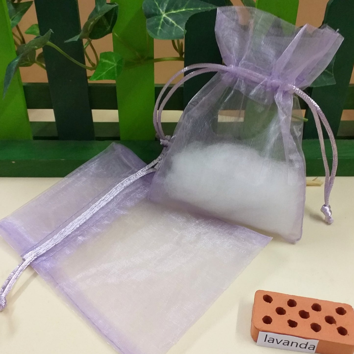 Colore lilla lavanda bustine organza sacchettini porta confetti porta lavanda porta petali fiori profumati uso confezionamento confetti bomboniere packaging regalini