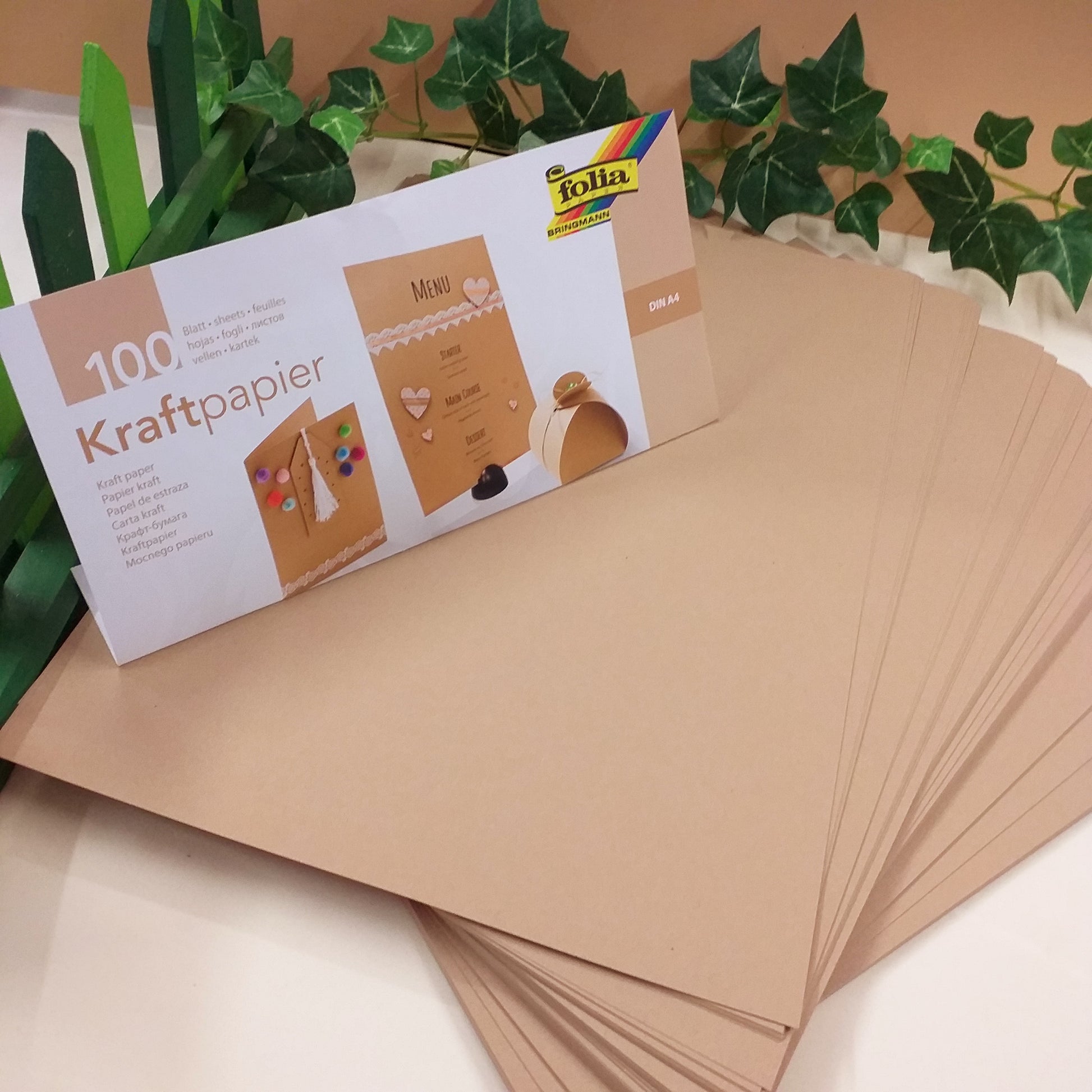 risma 100 fogli kraftpapier cartoncino A4 carta kraft colore beige uso hobbistica biglietti menù inviti scatoline bomboniere fai da te scrapbooking decoupage scatoline packaging particolare