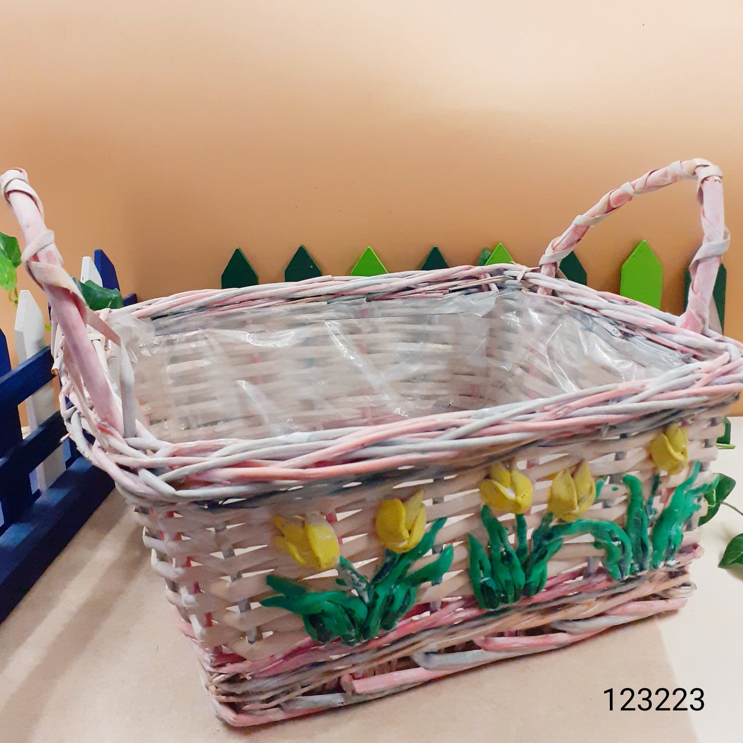 cestino rettangolare rosa fiori tulipani gialli per decorazioni confezioni regalo fai da te Pasquali ovetti di cioccolato packaging enogastronomia