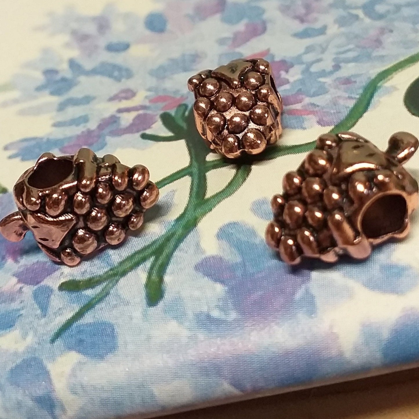 uva simil-pandora perle di metallo rame charms ciondoli per bigiotteria di fettuccia corde stringhe lacci e fili bijoux packaging confezionamento regali san valentino festa della mamma bomboniere fai da te