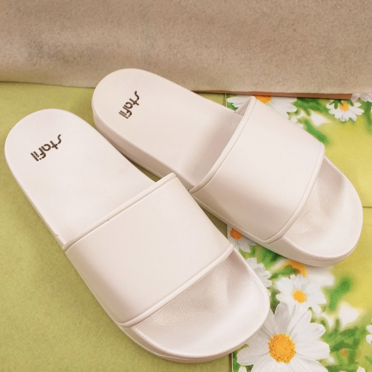 ciabatte estive bianche plastica gomma stafil similpelle uso decorare con lustrini paillettes perline mattonelle granny uncinetto per mare spiaggia piscina