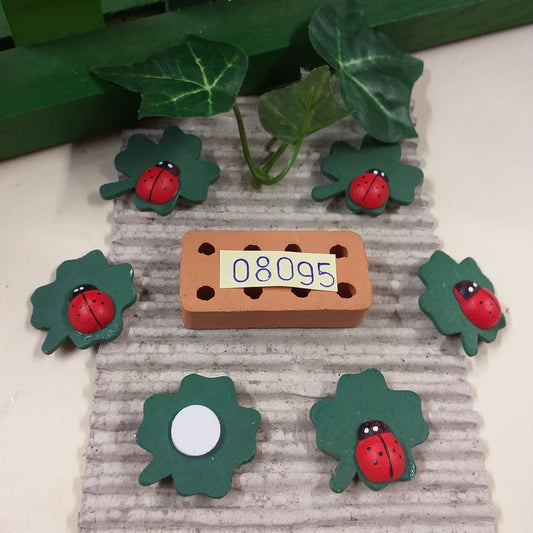 packaging portafortuna di fiore e quadrifoglio verde con coccinelle rosse decorative per hobby creativi fai da te bomboniere laurea matrimonio chiudipacco regalo San Valentino festa della mamma