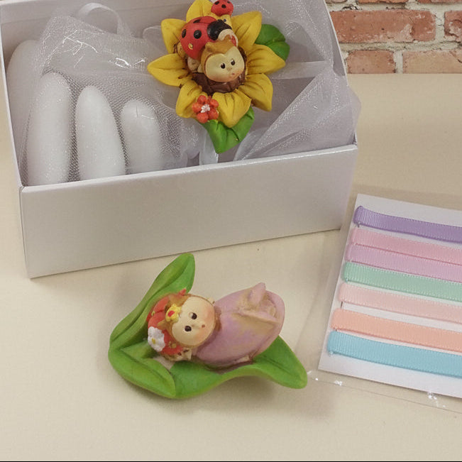 coccinelle portafortuna oggettini su fiore effetto-ceramica bomboniere fai da te e confezionate confetti Battesimo matrimonio laurea comunione con scatoline scrigno cofanetto bianco