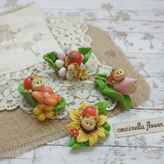 offerta statuine coccinella flower Fiore 4 cm oggettistica statuetta idea regalo bomboniere ricordini decorative uso per hobbistica accessori composizioni fiori decorazioni bonsai piantine perline segnaposto natalizi