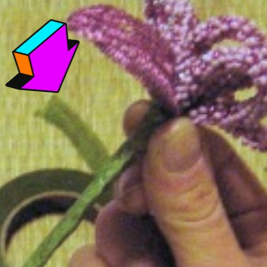 Come si usa la guttaperca nastro per fioristi verde per rivestire steli di fiori e perline