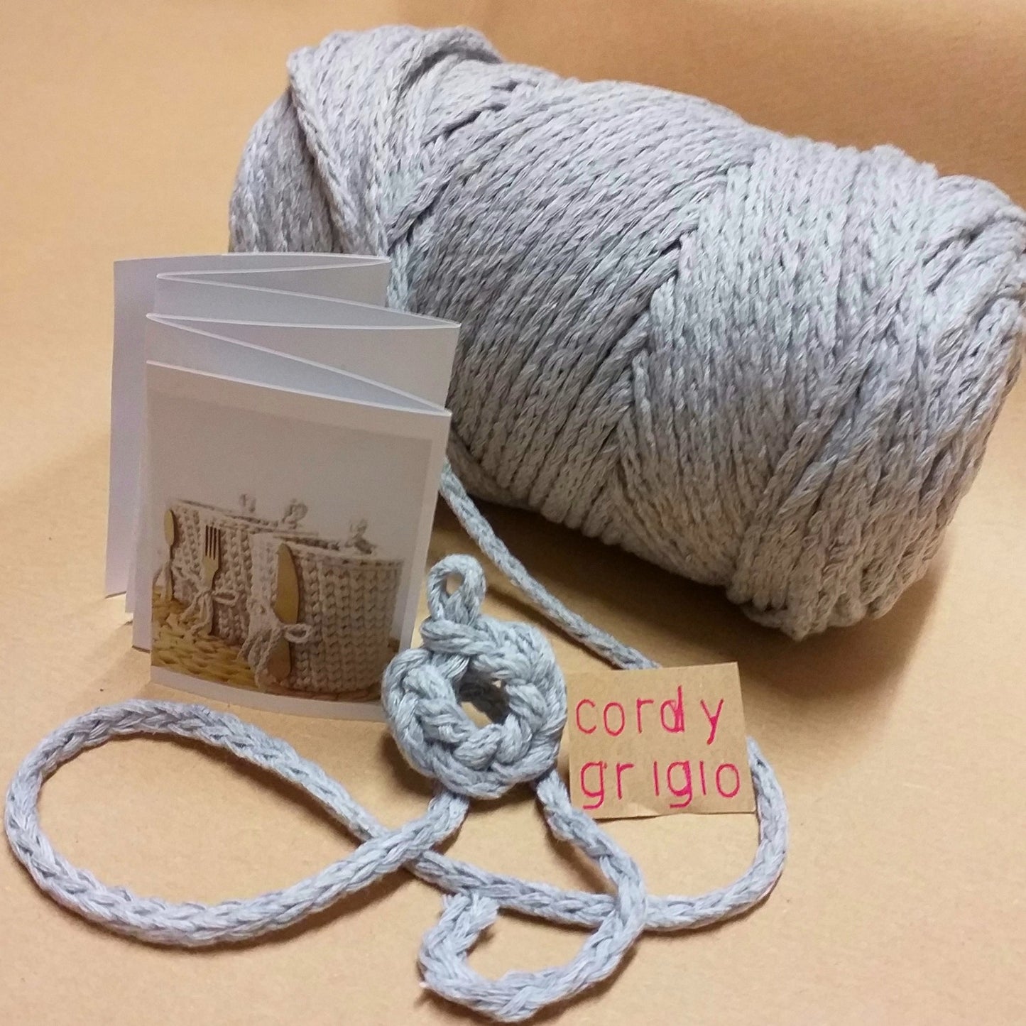 grigio pietra cordino macramè 4 mm filato stafil cordy cotone intrecciato cordoncino per tende borse nodi marinari spago uso lavorazione a mano uncinetto creazioni portapiante decorazioni muro arazzi scacciapensieri giostrine cuscini tappeti coperte cestini